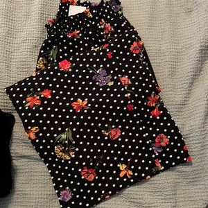 Wide legged almost skirt looking slip on pants